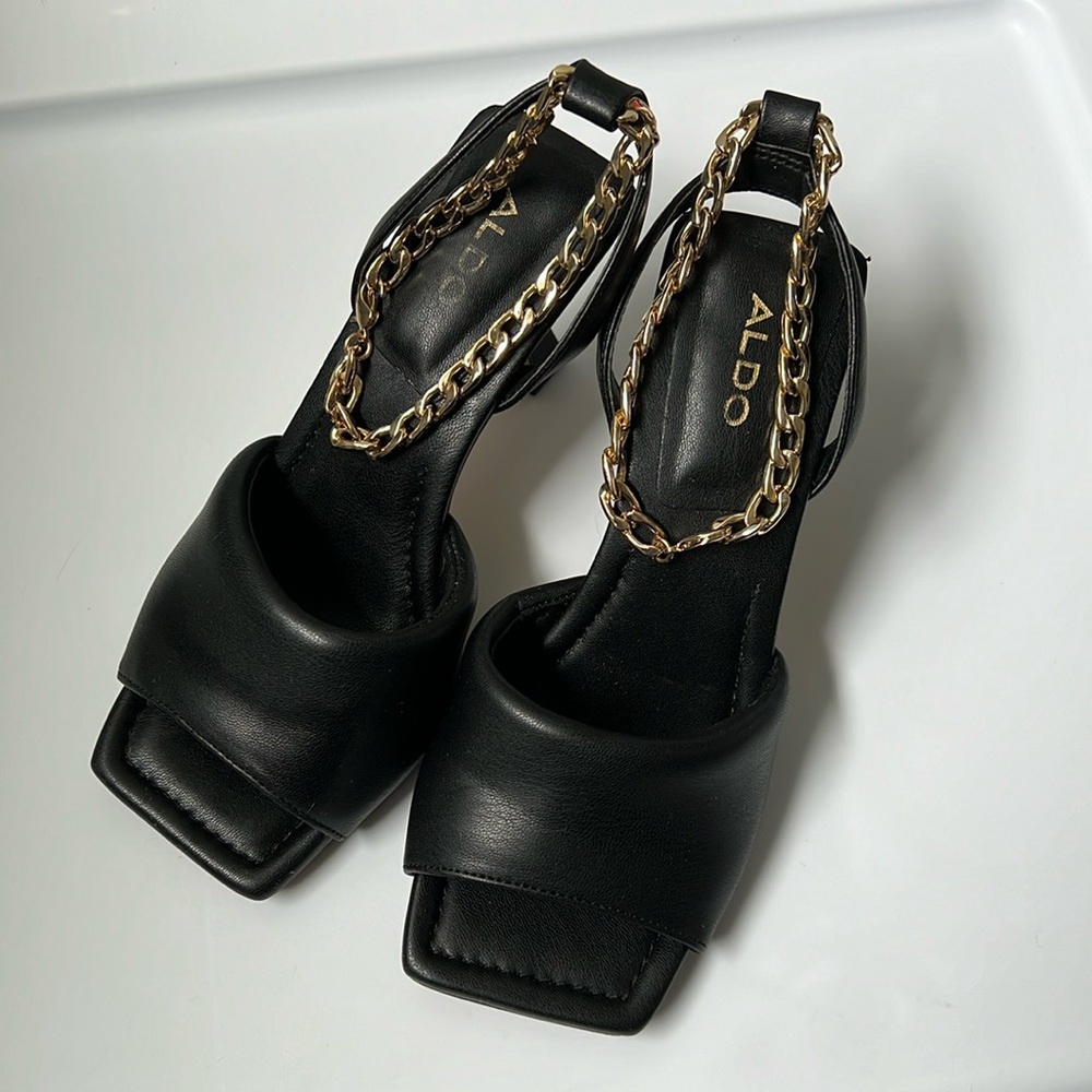 Women’s Size 5 Black Aldo Pillow Walk Heels with Ankle Chain Strap